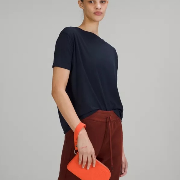 Lululemon Now and Always Pouch Puffy – Autumn Red – Excellent Condition - Picture 3 of 7